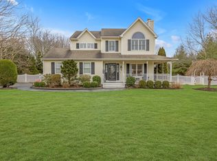 9 Bay Run Ln, Jamesport, NY 11901
