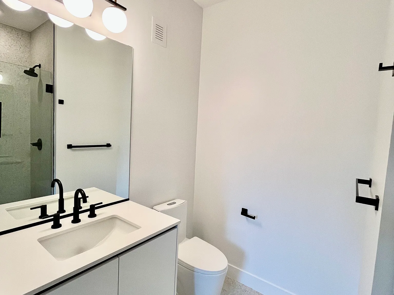 3 bed, 3.5 bath, 1815 sqft, $3,650 — Photo 3