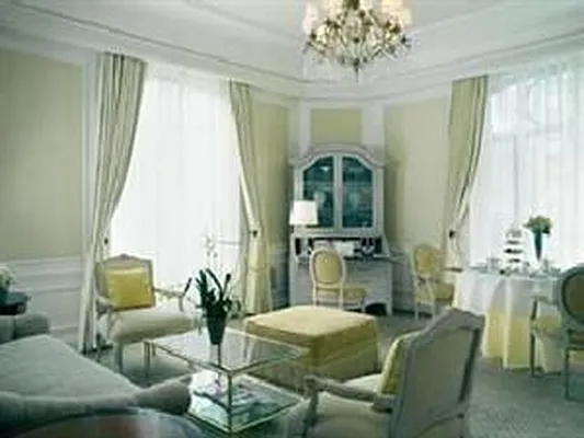 Sold by Douglas Elliman | media 16