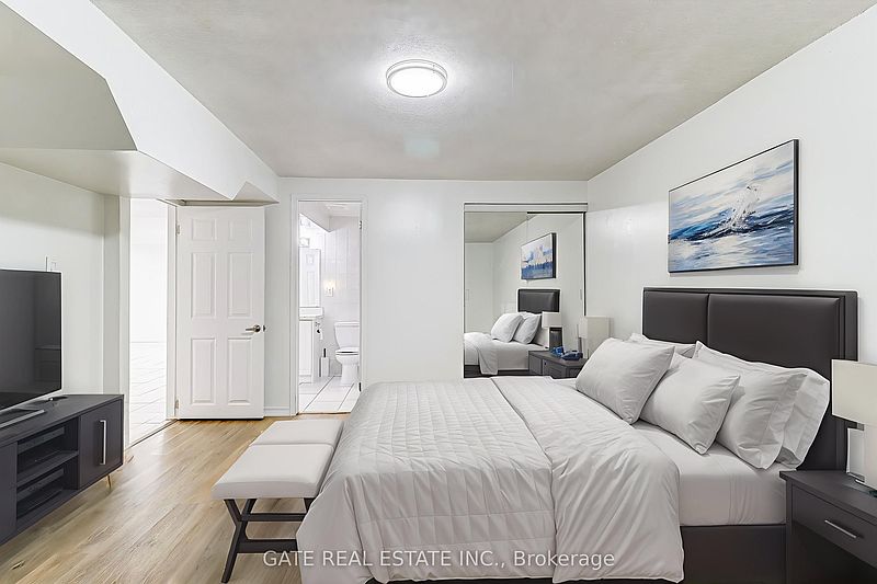 Markham House for rent - 2 Bedrooms — photo 2