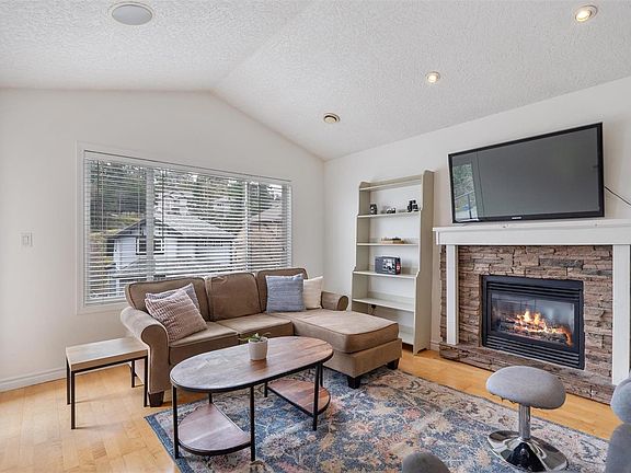 3rd image of 609 Kingsview Rdg