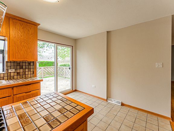 5th image of 17915 Glen Oak Ave