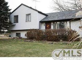 6479 Bullard Rd, Fenton, MI 48430