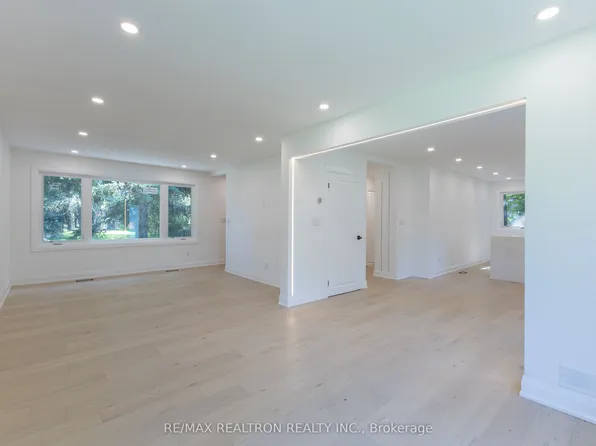 30 Morton Ave, East Gwillimbury, ON L0G 1V0