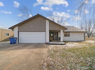 3631 Oakwood Dr, Pryor, OK 74361