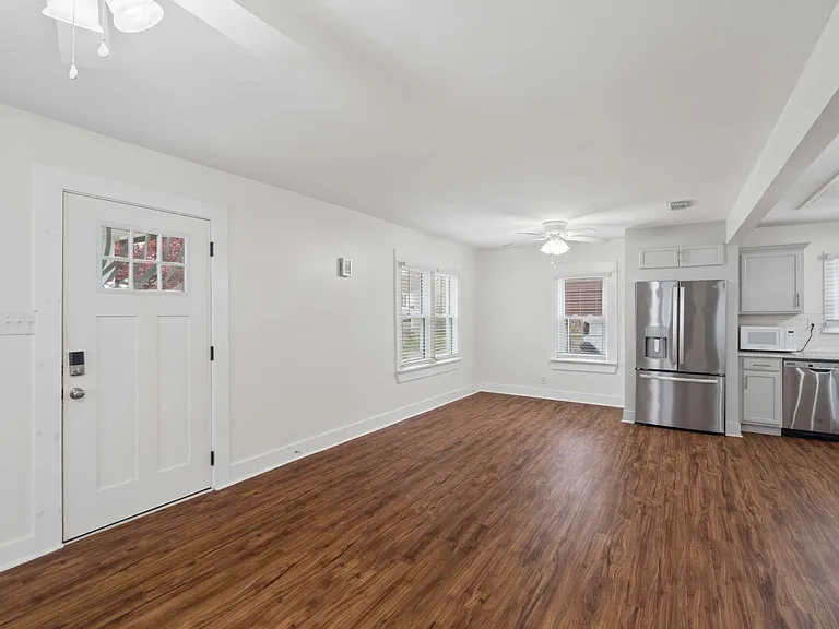 205 Raymond St — Photo 9