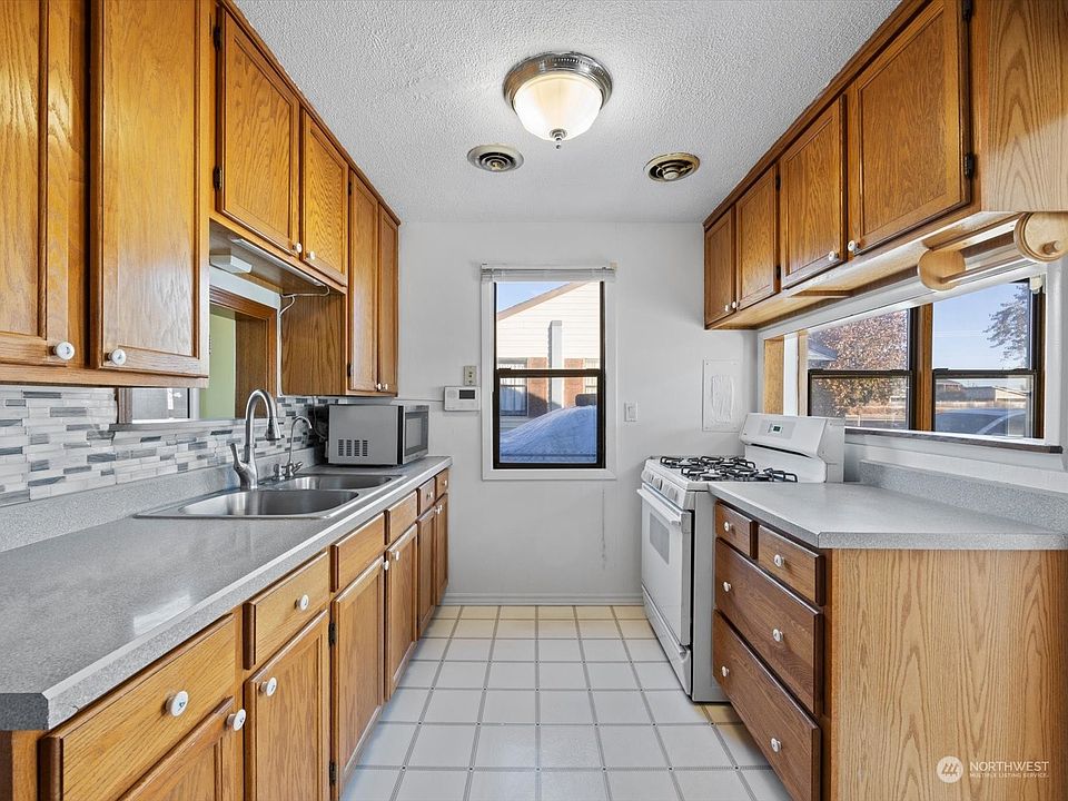 1343 E Larch Street, Othello, WA 99344 Zillow
