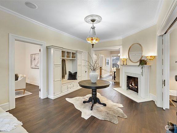 4th image of 109 5th Avenue NW