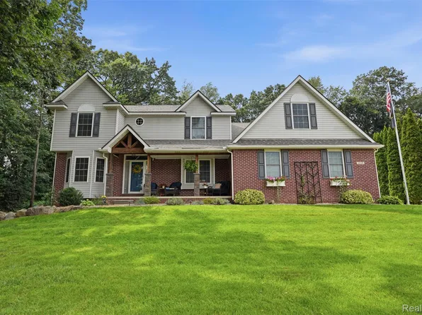 1519 Andover Blvd, Howell, MI 48843