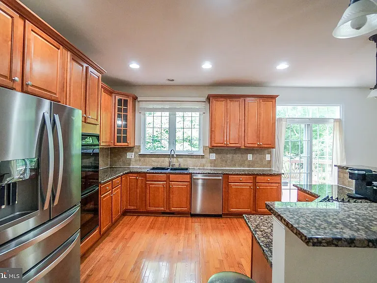 4459 Monmouth St — Photo 5
