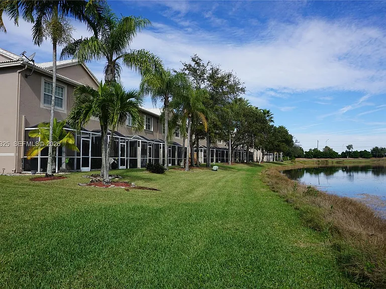 1868 Salerno Cir #1868 — Photo 31