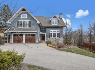 141 Lakeview Dr, Lake Geneva, WI 53147