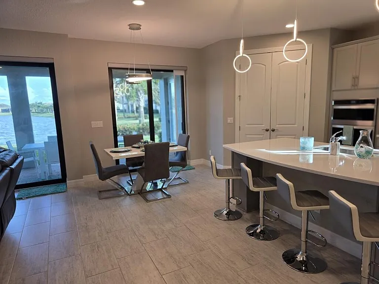 527 SE Vallarta Dr — Photo 37