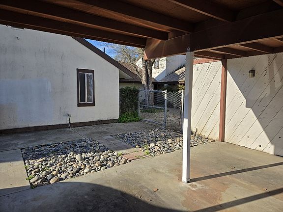 2nd image of 2716 W Caldwell Ave #1