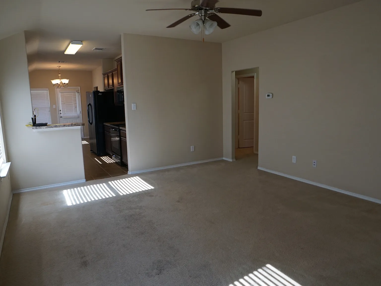 3 bed, 1406 sqft, $1,995 — Photo 2