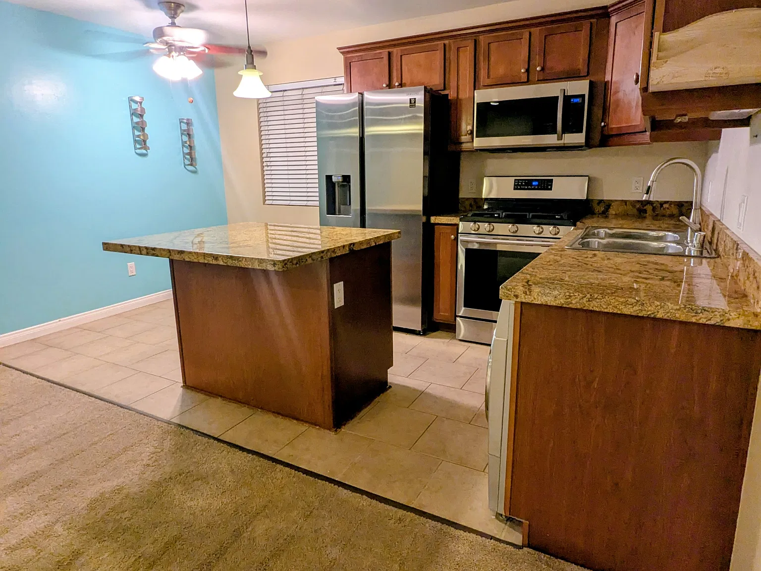 2 bed, 900 sqft, $2,900 — Photo 3