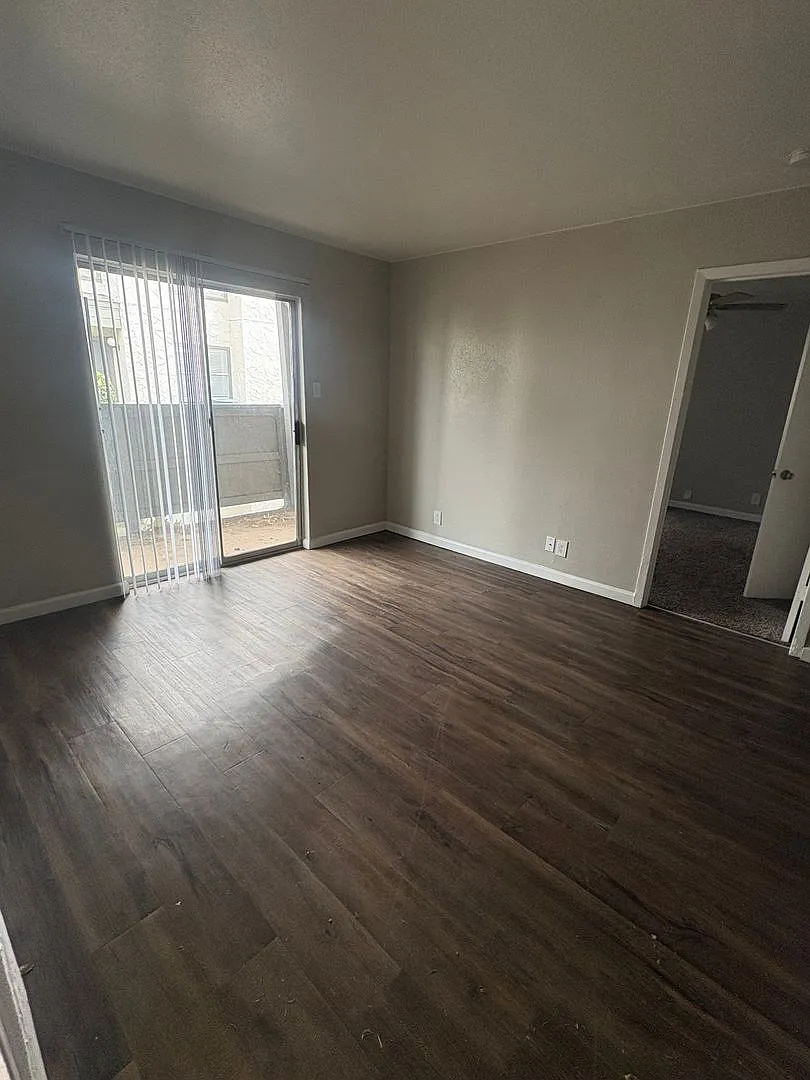 Madison Square Apartments — Photo 1