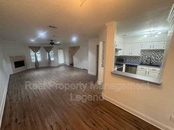 2nd image of 3921 Brandon Park Dr