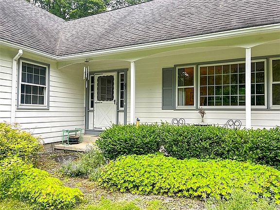 2nd image of 6 Knoll Tree Rd