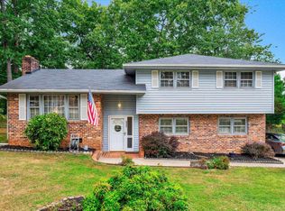 822 Pine Creek Dr, Greenville, SC 29605