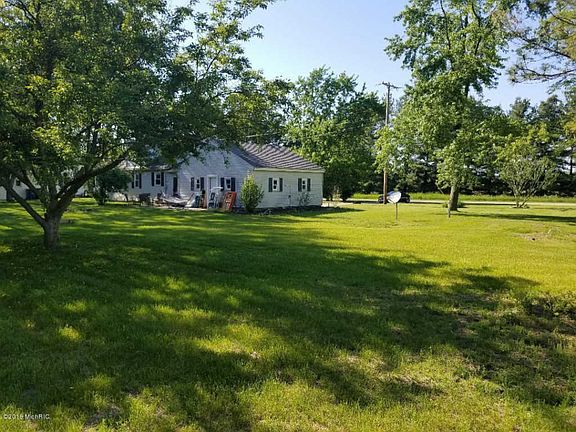 4th image of 1124 Dahlia Ave