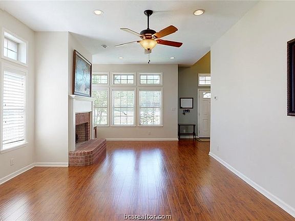4th image of 203 Chimney Hill Cir