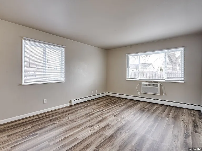 835 Merritt Ave — Photo 23