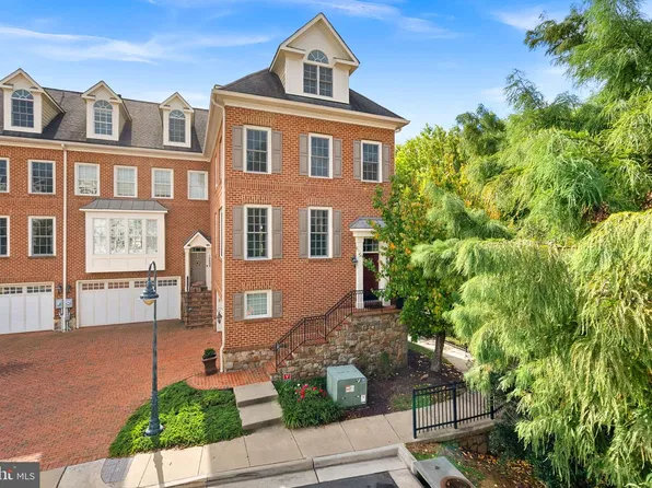 10695 Yorktown Ct, Fairfax, VA 22030