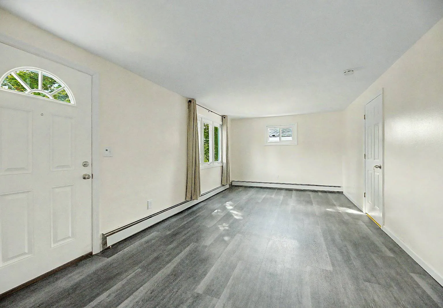 3 bed, 1.0 bath, $5,000 — Photo 3