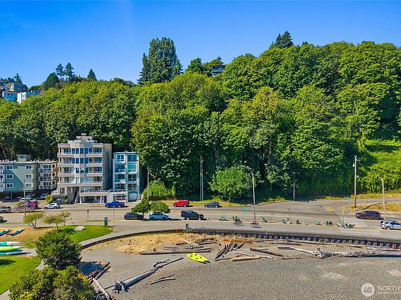 3rd image of 1601 Harbor Avenue SW
