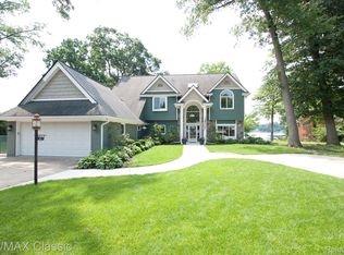 9049 Longcroft Dr, White Lake, MI