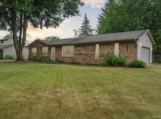 3005 W Commerce Rd, Milford, MI 48380