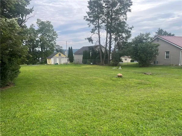 457 N 8th St, Lehighton, PA 18235