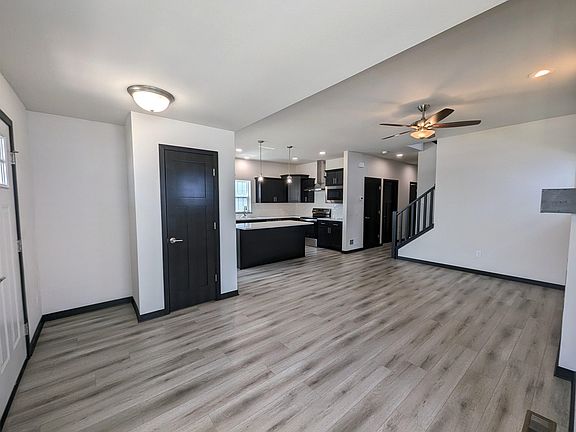 5th image of 4814 Romaine Rd