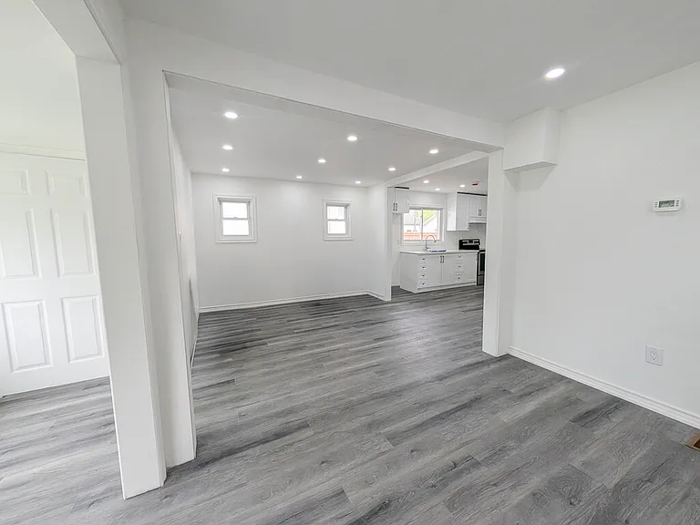 168 Borden Ave — Photo 4