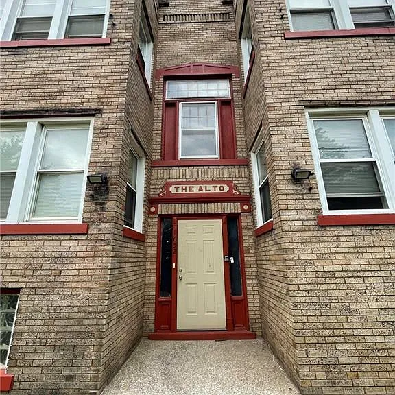 1648-1652 E 75th St #4 — Photo 2