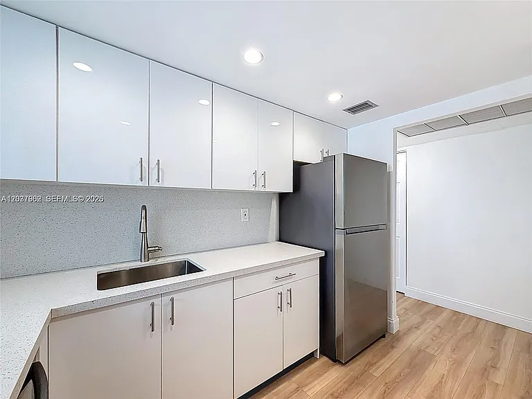 17560 Atlantic Blvd #501 — Photo 20