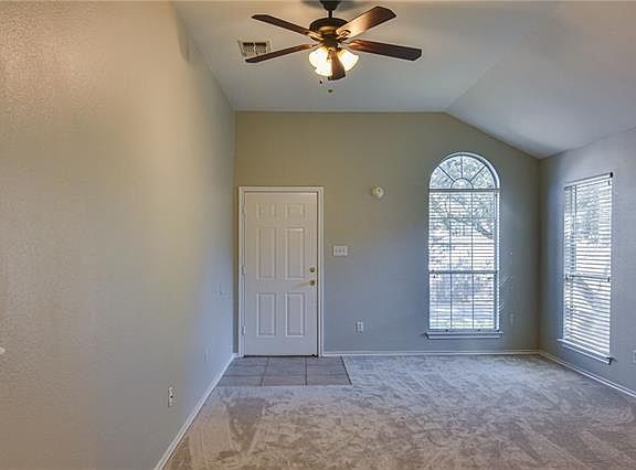 4th image of 15 E Villa Mdw
