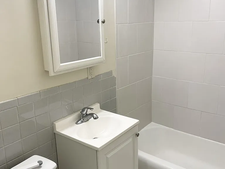 Sullivan Lake Apartments — Photo 10