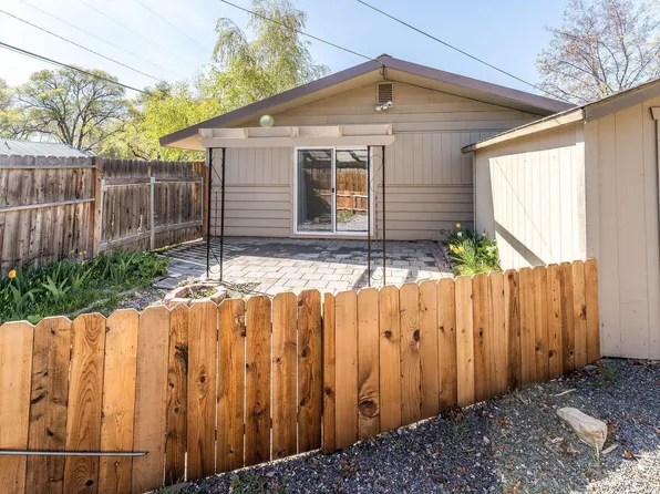 309 NW 9th St, Redmond, OR 97756