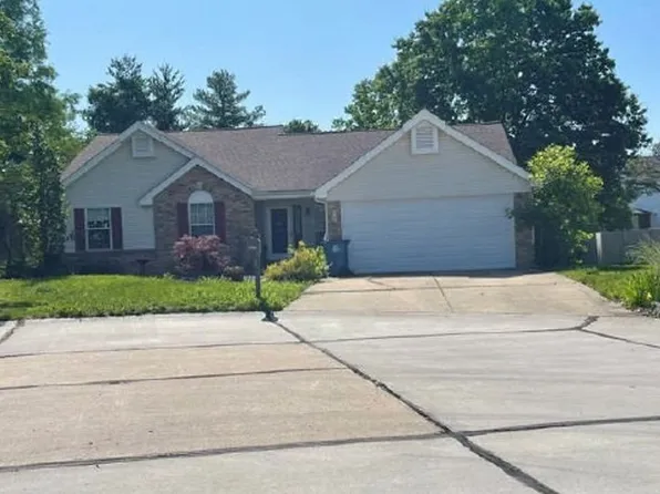 1150 Clydesdale Dr, Saint Charles, MO 63304