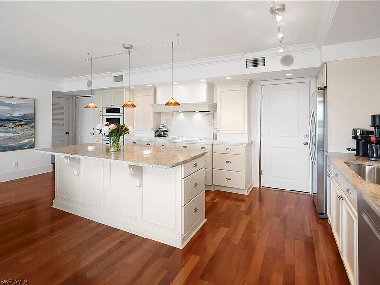 2750 Gulf Shore Blvd N #602 — Photo 11