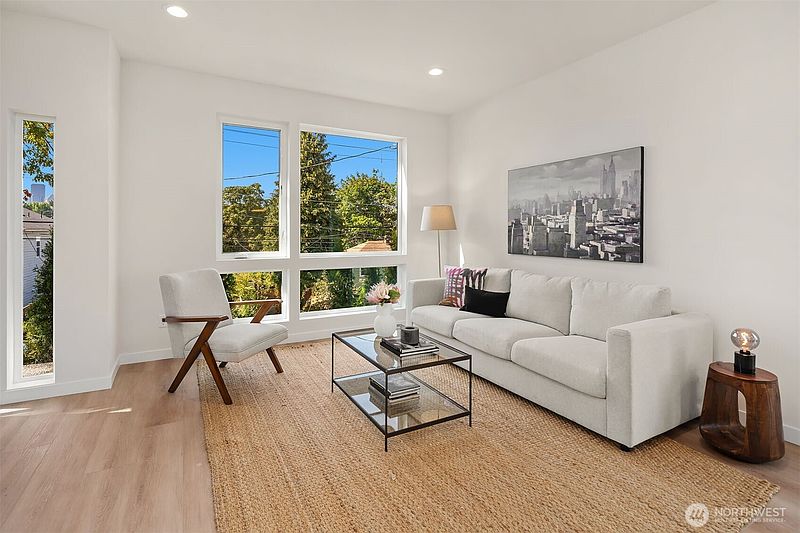 4th image of 910 29th Avenue