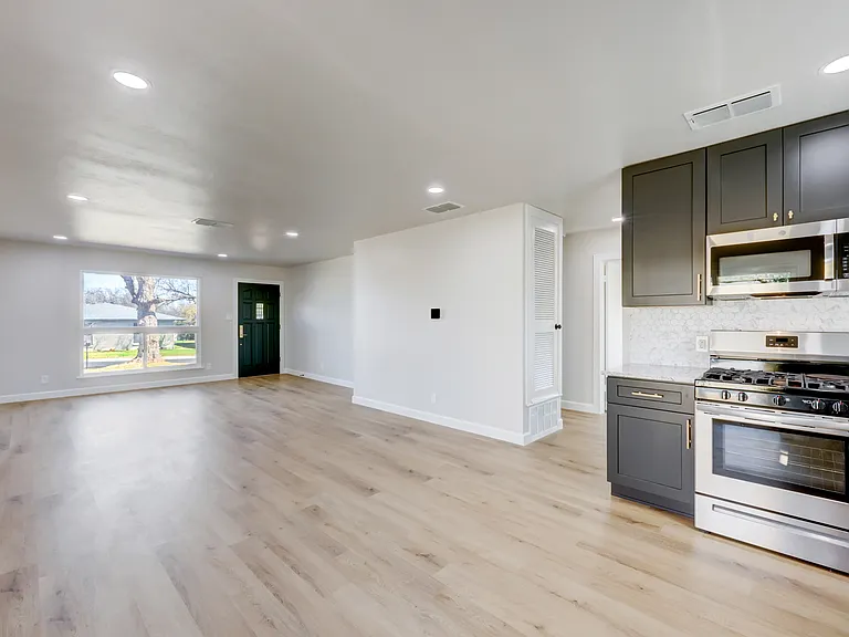 511 Arbor Ln — Photo 18