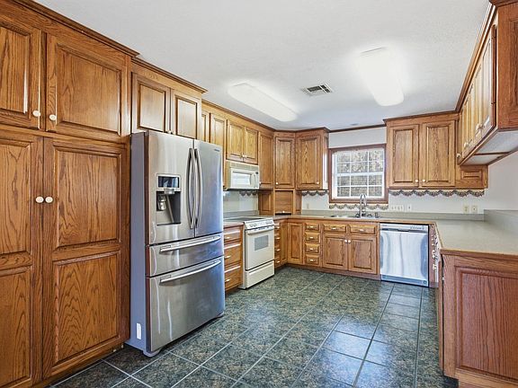 3rd image of 116 Sheppard Rd