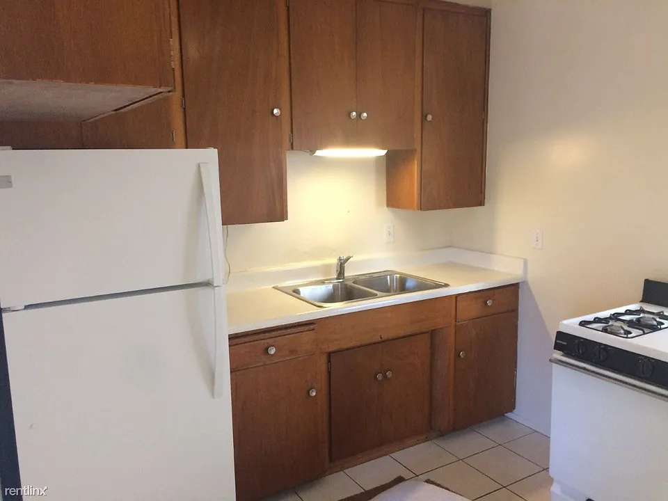 Large kitchen with FF refrigerator, nook with picture window