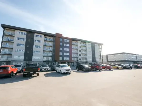 40 Seacliff Dr E #204, Leamington, ON N8H 0C9