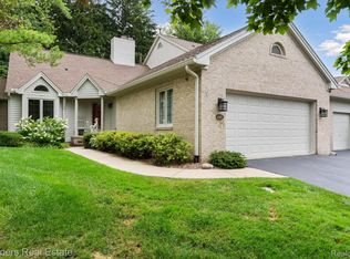 4445 Golf View Dr, Brighton, MI