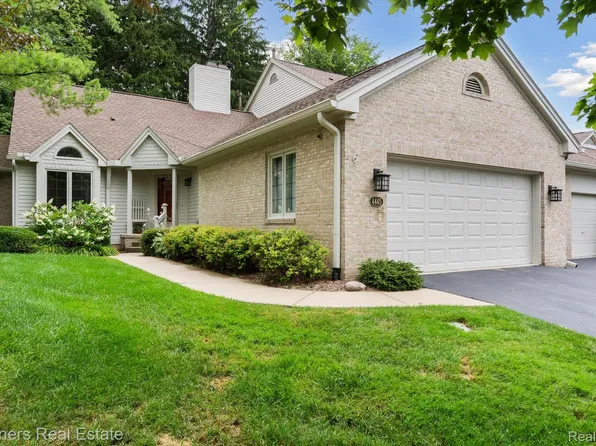 4445 Golf View Dr, Brighton, MI 48116