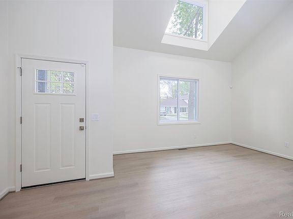 4th image of 20505 Ridgemont Rd